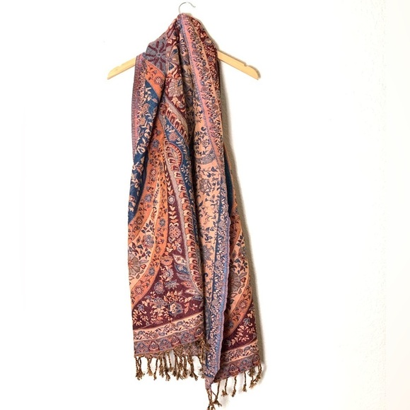 Accessories - Like new rayon paisley fringe wrap scarf